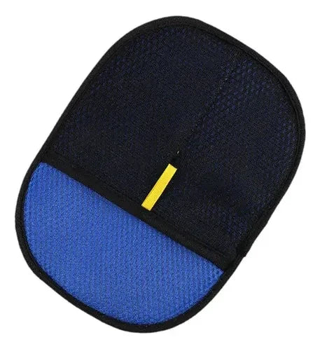 woopify-src:https://manager.labonas.com/wp-content/uploads/2025/11/Gant-attrape-poils-2.webp